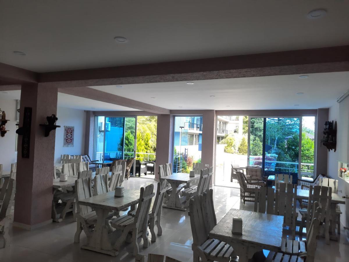 Nica Hotel Kobuleti Eksteriør billede